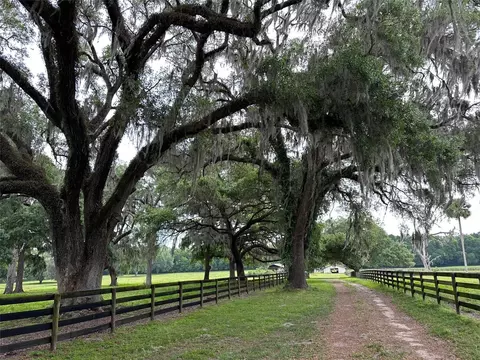 Exterior - 4101 NW 89th Pl, Ocala, FL 34482 photo 4 of 10