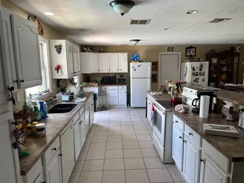 Kitchen - 4101 NW 89th Pl, Ocala, FL 34482 photo 1 of 1