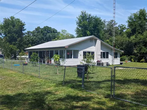 13565 SE 118th St, Ocklawaha, FL 32179