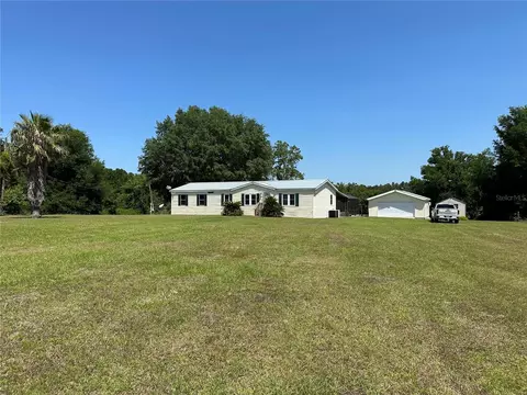 17979 SE 90th St, Ocklawaha, FL 32179