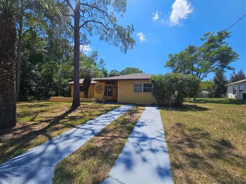 9216 N Alpinia Dr, Citrus Springs, FL 34434