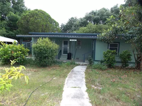 18588 SE 26th St, Ocklawaha, FL 32179