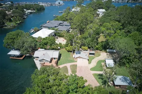 124 N Citrus Ave, Crystal River, FL 34428