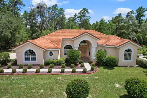 18 Oak Village Blvd, Homosassa, FL 34446