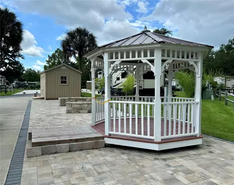 2884 NE 102nd Ct, Silver Springs, FL 34488