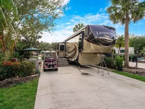 579 Waterway Dr, River Ranch, FL 33867