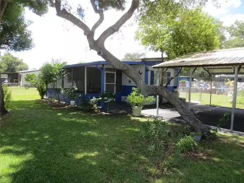 18486 SE 52nd St, Ocklawaha, FL 32179