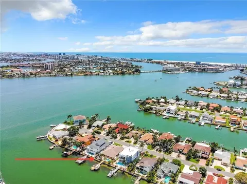 11145 8th St E, Treasure Island, FL 33706