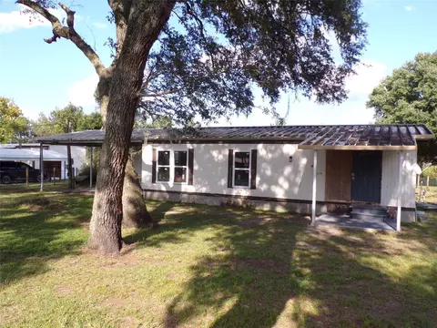 4995 SE 187th Ct, Ocklawaha, FL 32179
