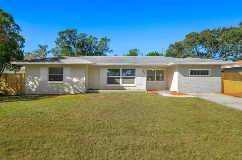 692 Oakwood Dr, Dunedin, FL 34698