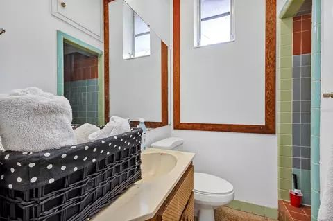 Bath - 208 NE 70th St, Ocala, FL 34479 photo 5 of 5