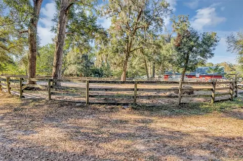 Exterior - 208 NE 70th St, Ocala, FL 34479 photo 5 of 19