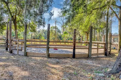 Exterior - 208 NE 70th St, Ocala, FL 34479 photo 8 of 19