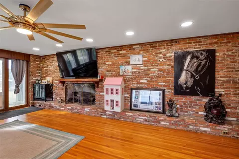 Living - 208 NE 70th St, Ocala, FL 34479 photo 1 of 1