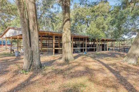 Exterior - 208 NE 70th St, Ocala, FL 34479 photo 7 of 19