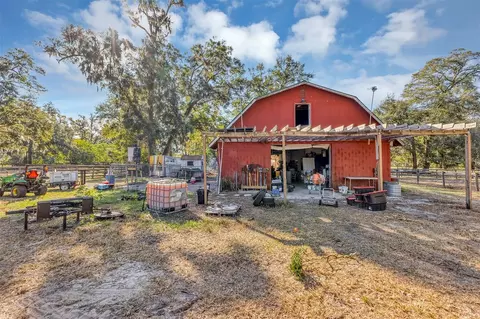 Exterior - 208 NE 70th St, Ocala, FL 34479 photo 3 of 19