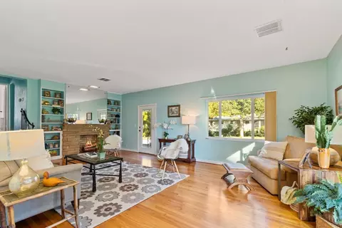 Living - 108 NW 2nd St, Williston, FL 32696 photo 4 of 5