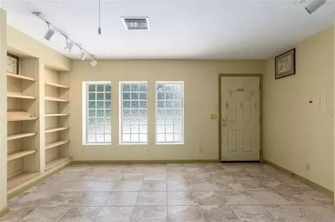 Living - 2215 SE Spring Hill Ct, Ocala, FL 34471 photo 9 of 9