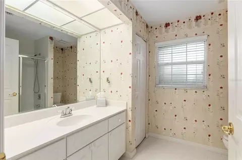 Bath - 2215 SE Spring Hill Ct, Ocala, FL 34471 photo 6 of 8