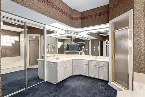 Bath - 2215 SE Spring Hill Ct, Ocala, FL 34471 photo 2 of 8