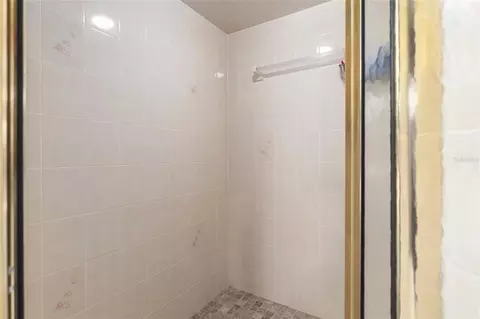 Bath - 2215 SE Spring Hill Ct, Ocala, FL 34471 photo 5 of 8