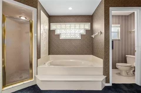 Bath - 2215 SE Spring Hill Ct, Ocala, FL 34471 photo 4 of 8