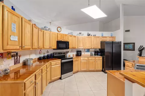 Kitchen - 2821 SE 80th St, Ocala, FL 34480 photo 4 of 5
