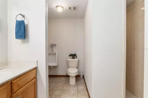 Bath - 2821 SE 80th St, Ocala, FL 34480 photo 6 of 8
