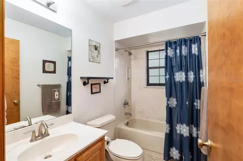 Bath - 2821 SE 80th St, Ocala, FL 34480 photo 4 of 8