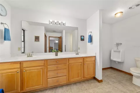Bath - 2821 SE 80th St, Ocala, FL 34480 photo 5 of 8