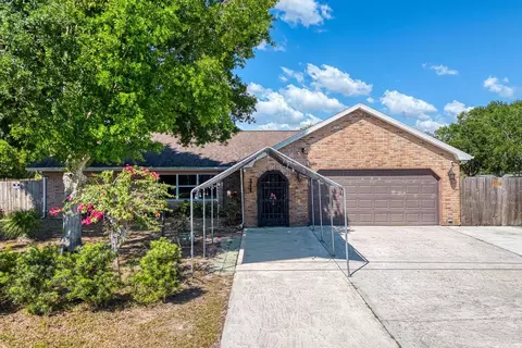 614 SE Prineville St, Port Saint Lucie, FL 34983