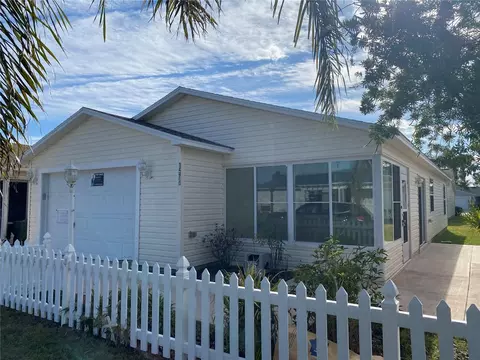1576 Bottlebrush St, The Villages, FL 32162