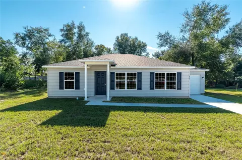 29 Fisher Ter, Ocklawaha, FL 32179