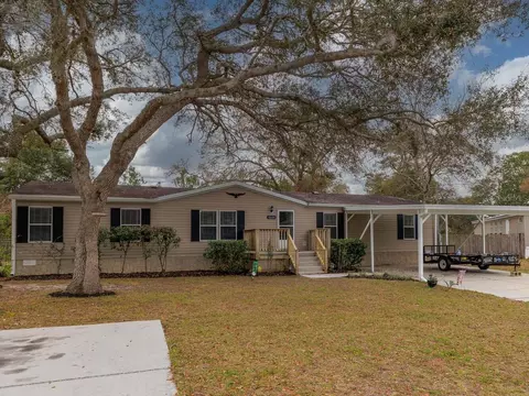 18680 SE 55th Pl, Ocklawaha, FL 32179