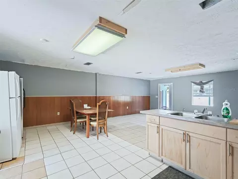Kitchen - 9475 SE 35th Ct, Ocala, FL 34480 photo 1 of 2