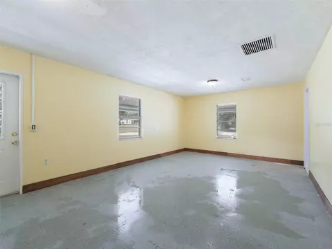 Living - 9475 SE 35th Ct, Ocala, FL 34480 photo 4 of 10