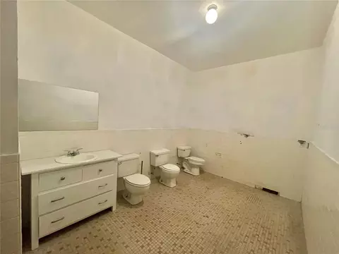 Bath - 9475 SE 35th Ct, Ocala, FL 34480 photo 2 of 5