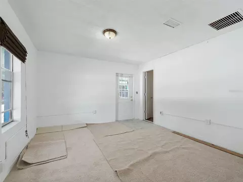 Living - 9475 SE 35th Ct, Ocala, FL 34480 photo 3 of 10