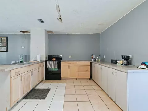 Kitchen - 9475 SE 35th Ct, Ocala, FL 34480 photo 2 of 2