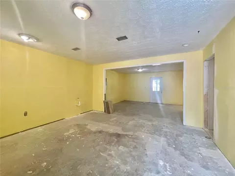 Living - 9475 SE 35th Ct, Ocala, FL 34480 photo 6 of 10
