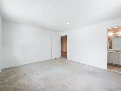 Bedroom - 9475 SE 35th Ct, Ocala, FL 34480 photo 4 of 5