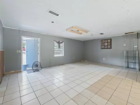 Living - 9475 SE 35th Ct, Ocala, FL 34480 photo 2 of 10