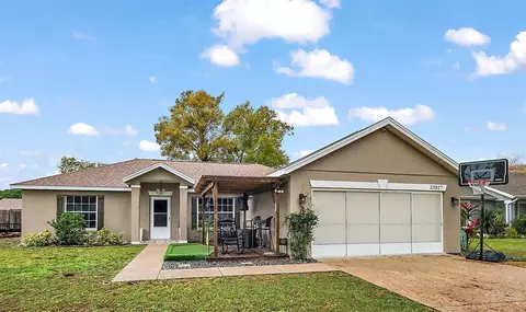 33827 Silver Pine Dr, Leesburg, FL 34788