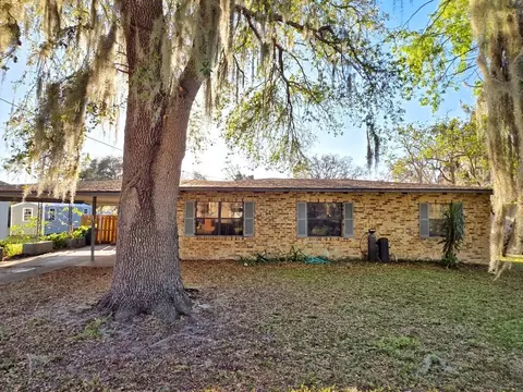 911 Oak Dr, Leesburg, FL 34748