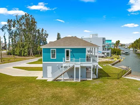6771 Seaview Blvd, Hudson, FL 34667