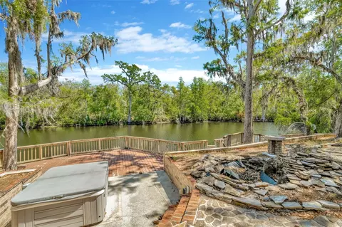 1401 N Riverhills Dr, Temple Terrace, FL 33617