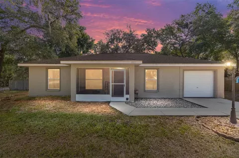 5855 SE 158 Ct, Ocklawaha, FL 32179