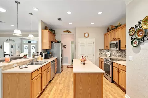 Kitchen - 9290 SE 120th Loop, Summerfield, FL 34491 photo 3 of 6