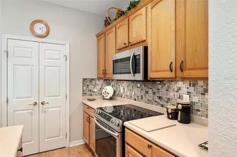 Kitchen - 9290 SE 120th Loop, Summerfield, FL 34491 photo 4 of 6