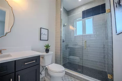 Bath - 141 SE Watula Ave, Ocala, FL 34471 photo 11 of 11